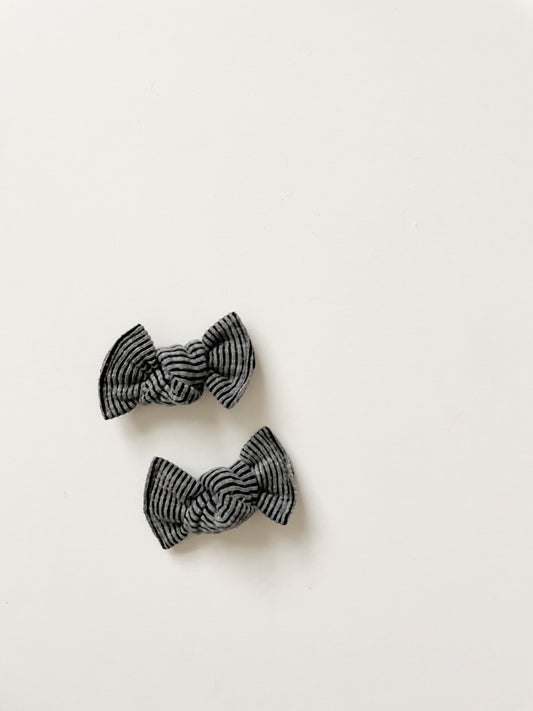 Black & Grey Ribbed Knot