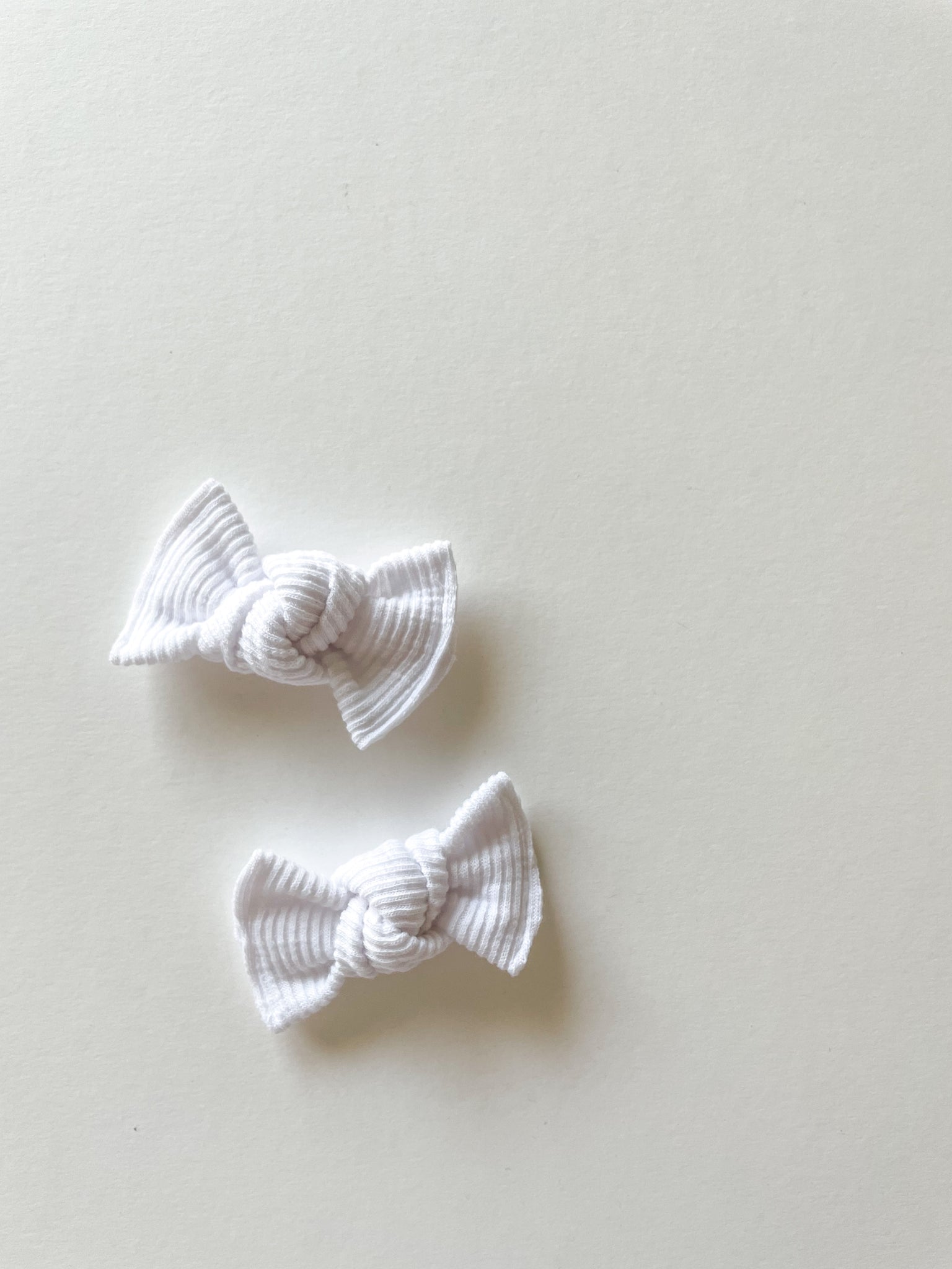 White Ribbed Knot Bow