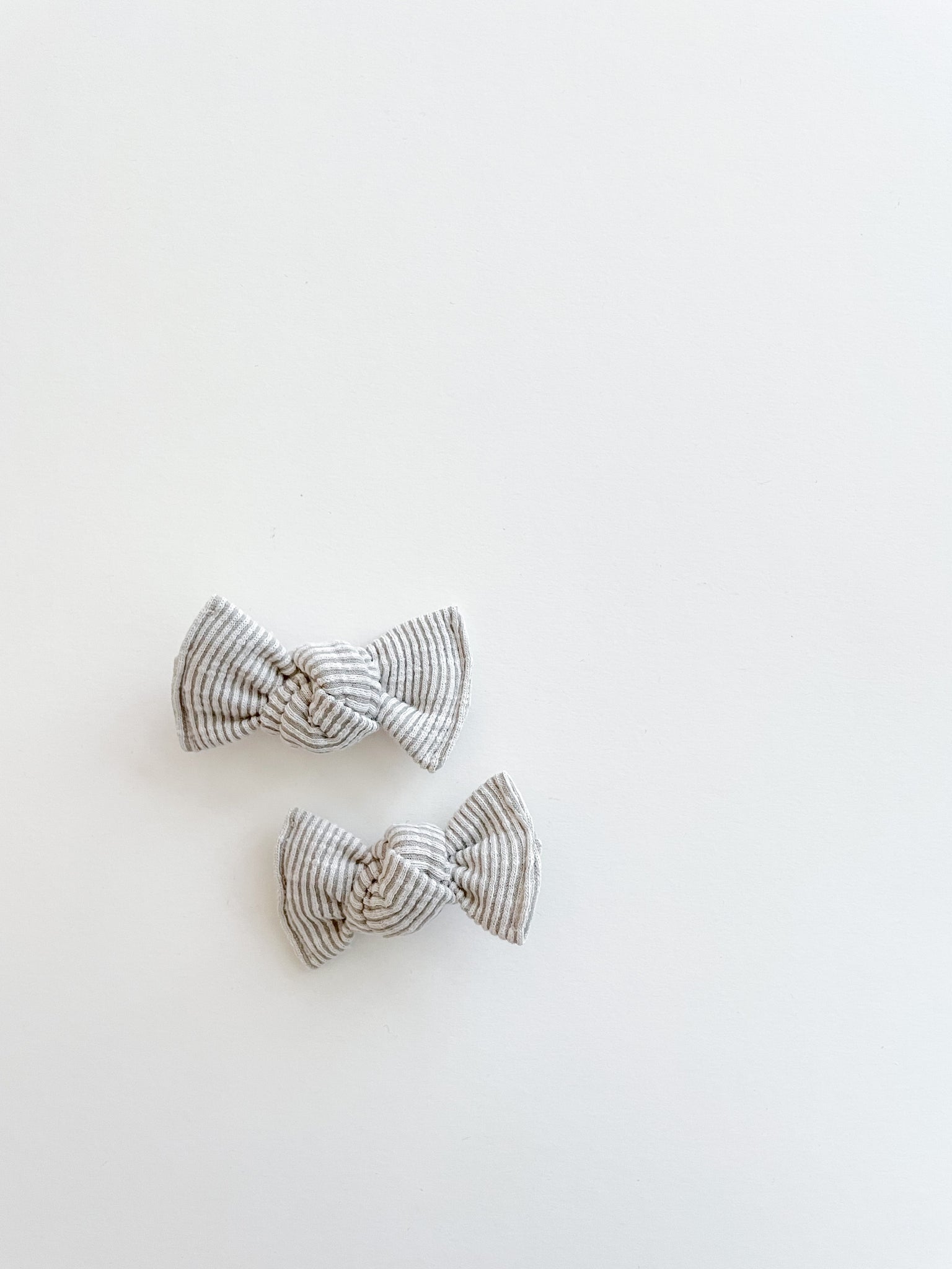 Light Grey Ribbed Knot Bow